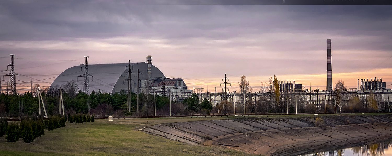 L'alba sulla centrale nucleare di Chernobyl